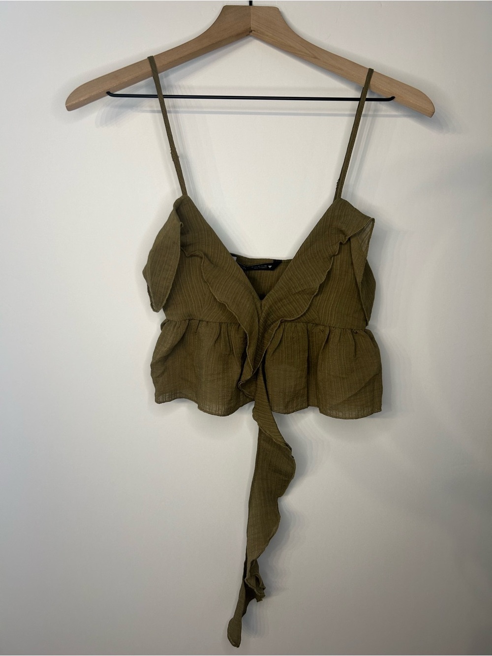 *NWT* Zara Women’s Green Cropped, Sleeveless V Neck Ruffle Top, Size XS - Picture 3 of 12